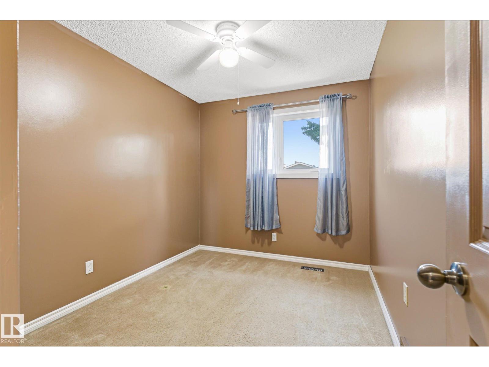 7704 152B AV NW - 37
