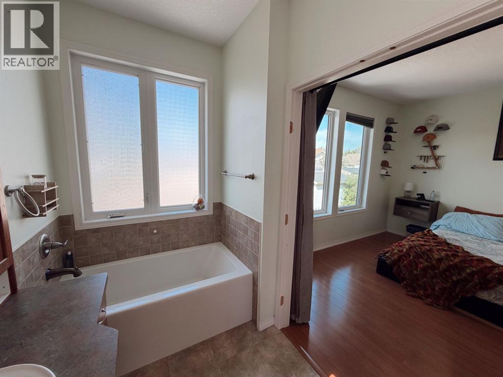 1016 2 Street NE - 22