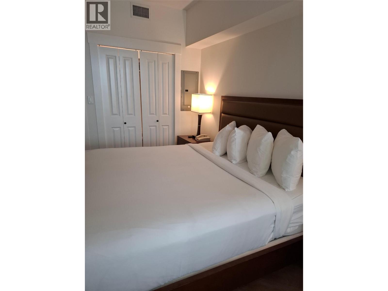 #205 4200 Lakeshore Drive - 12