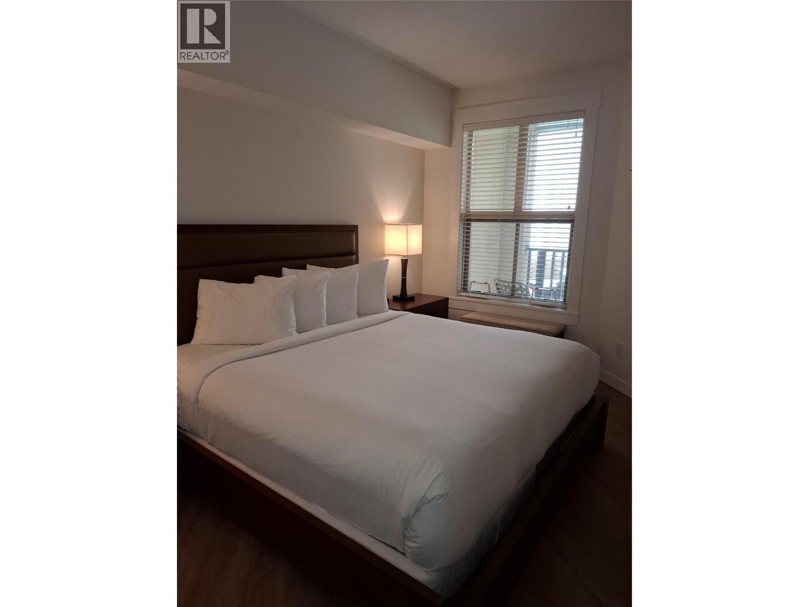 #205 4200 Lakeshore Drive - 11