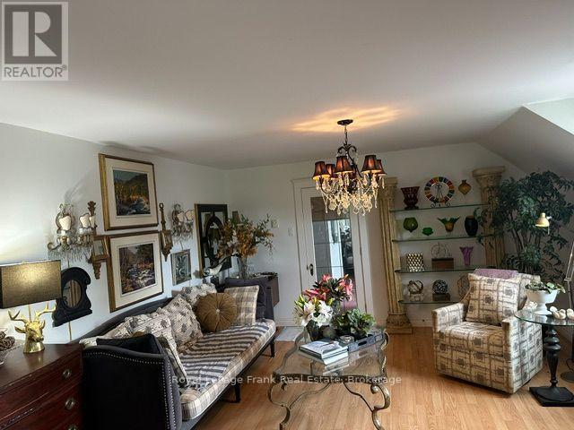 10 King Street East — photo 23