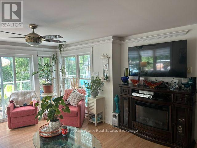 10 King Street East — photo 31