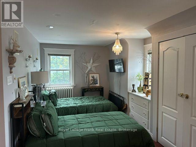 10 King Street East — photo 39