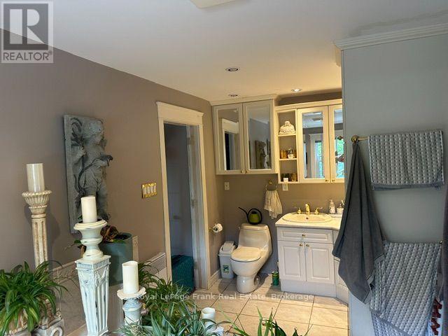 10 King Street East — photo 44