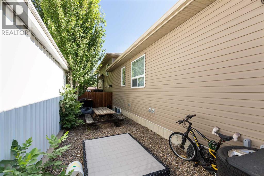 #1 2921 28 Avenue S - 24