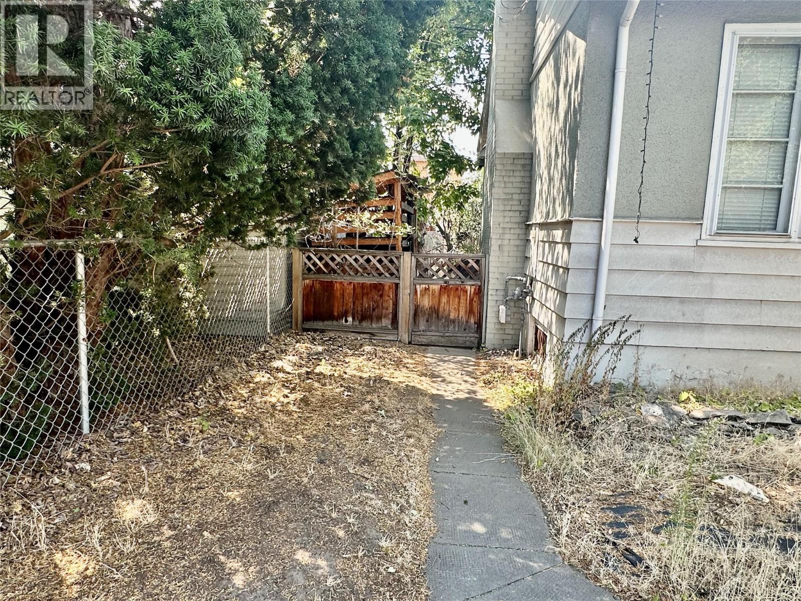 2038 Richter Street - 10
