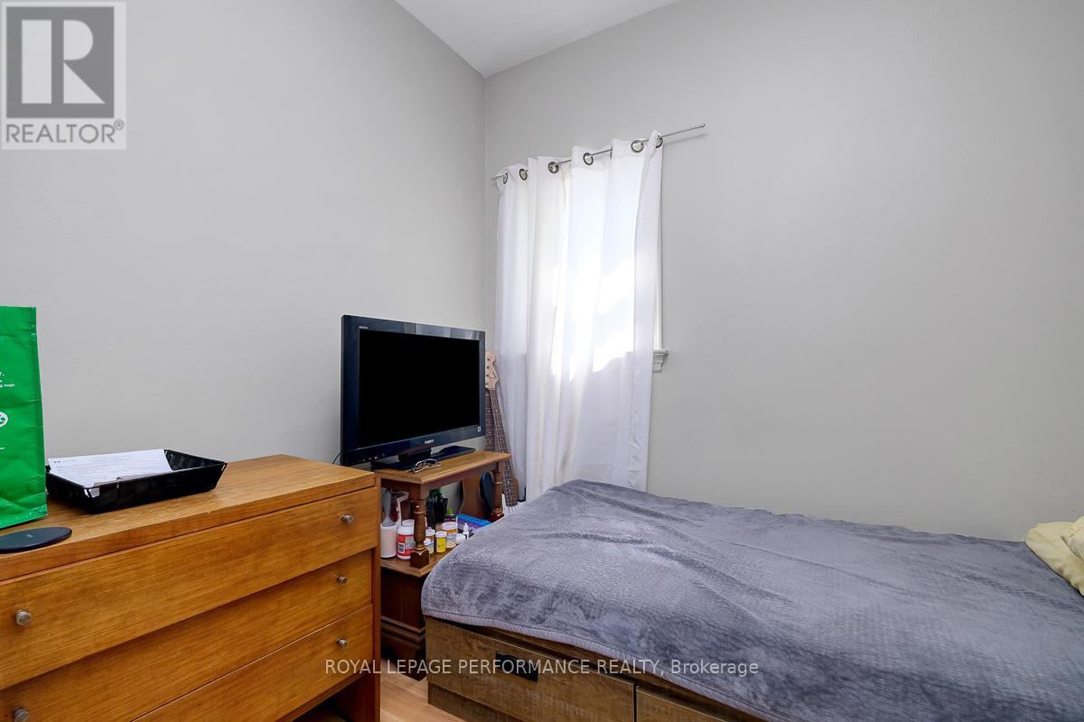 228 Carillon Street