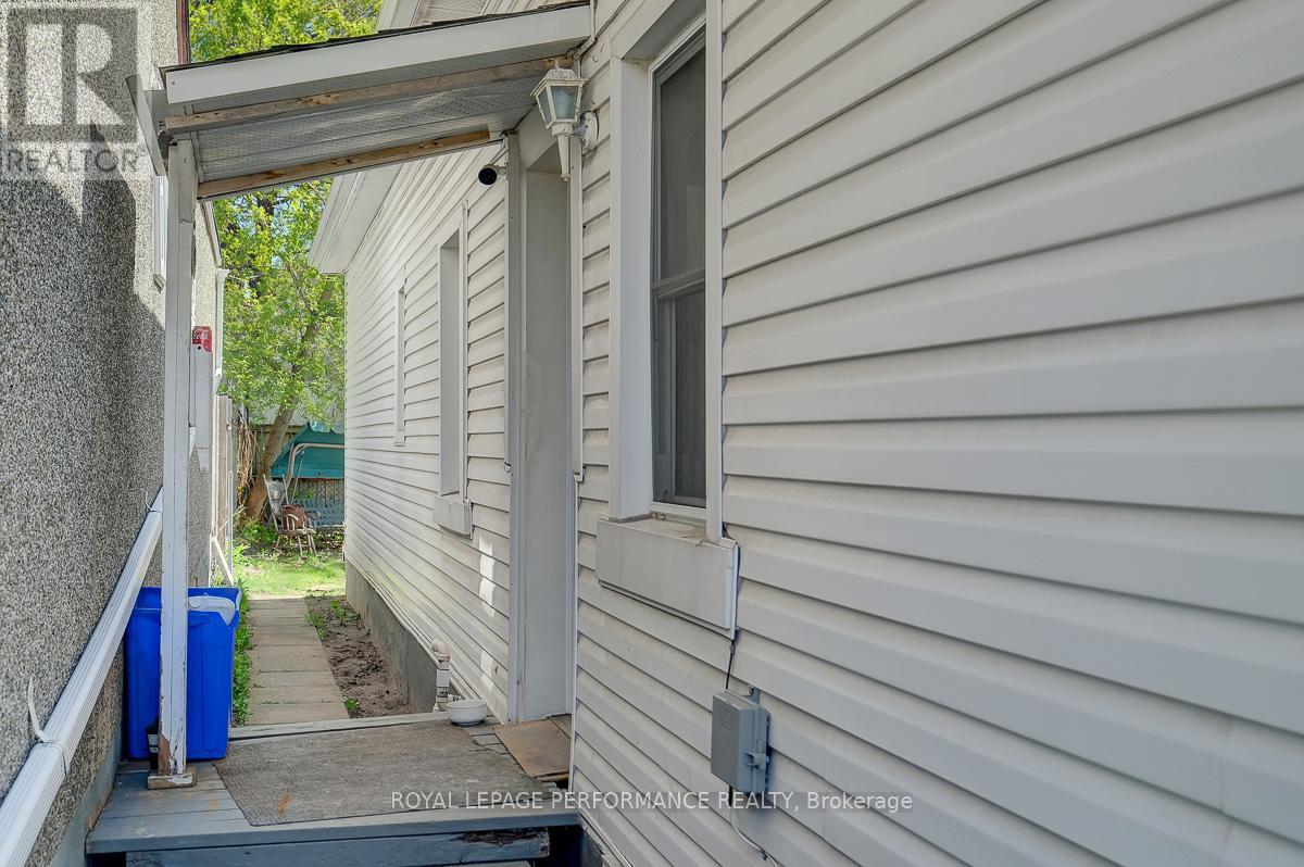 228 Carillon Street