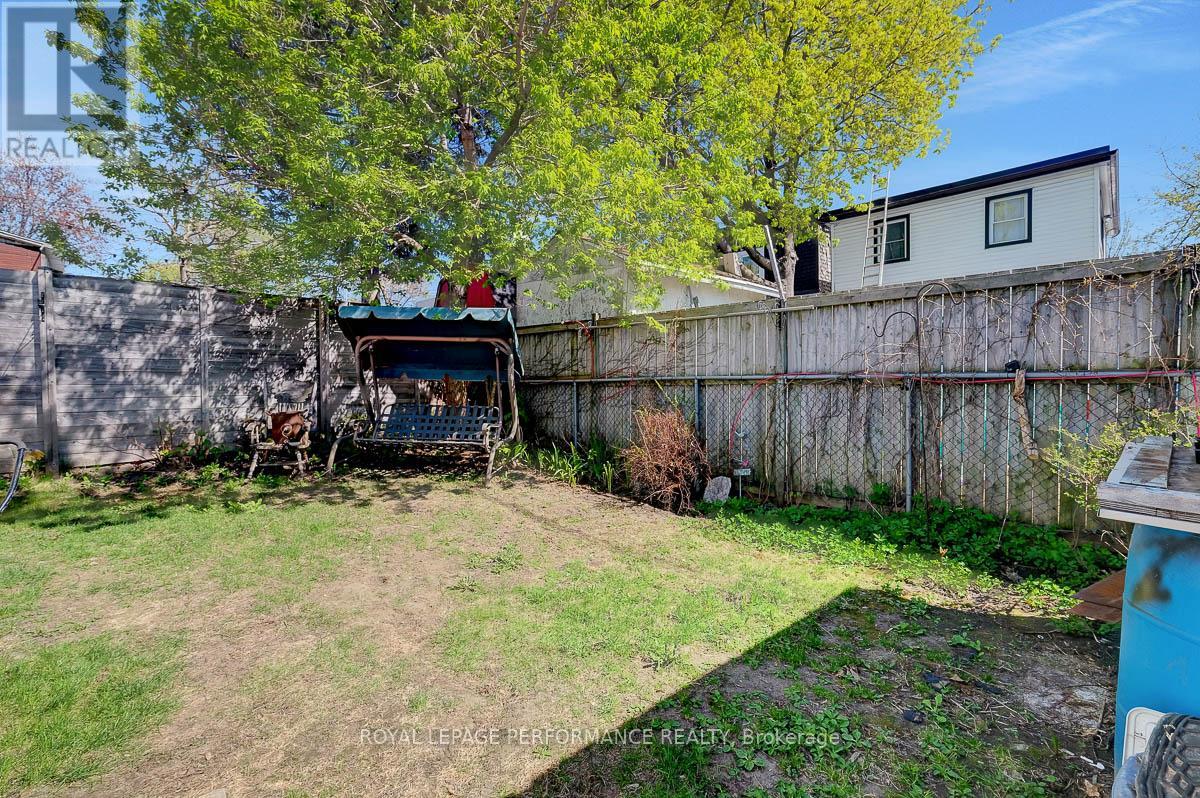228 Carillon Street