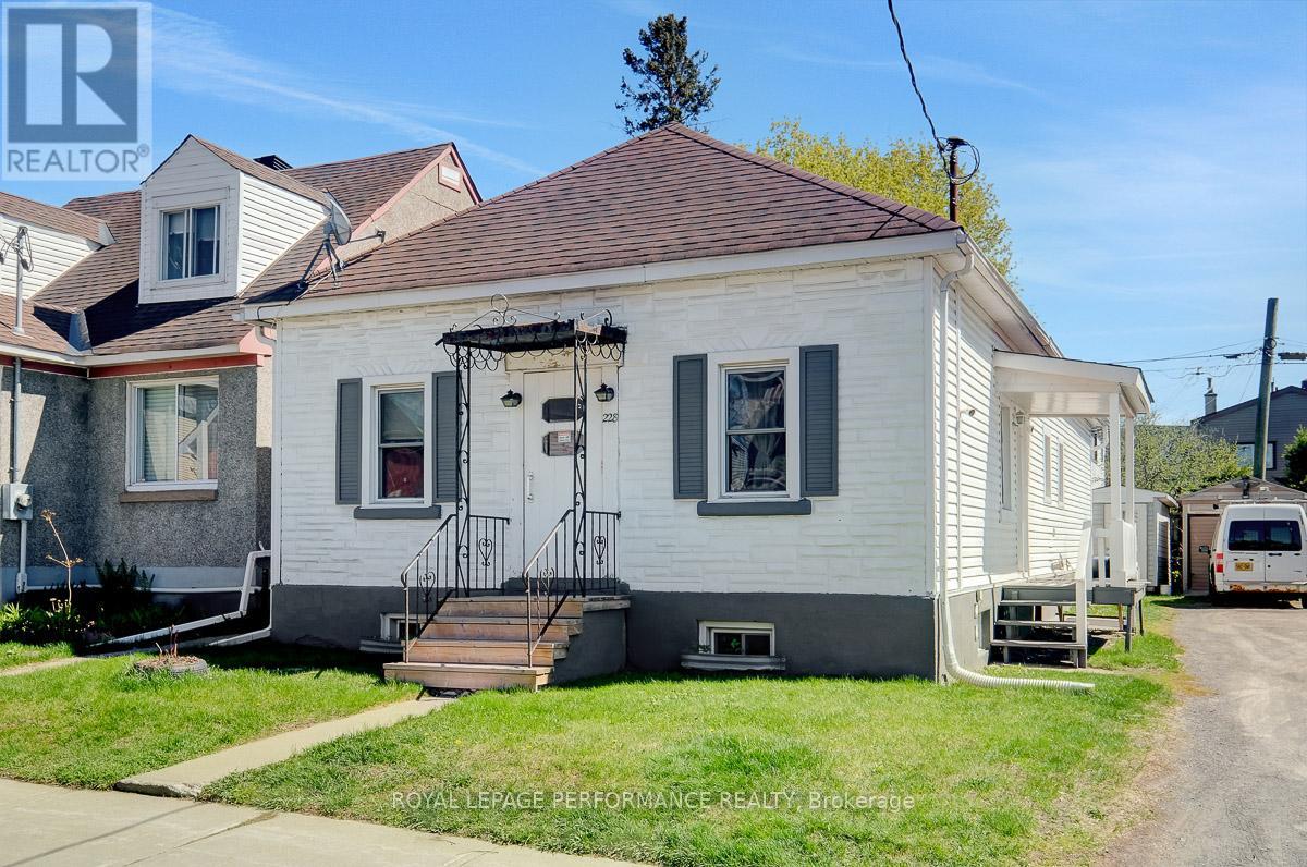 228 Carillon Street