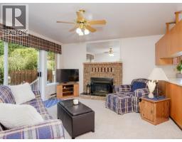 Kitchen - 1867 Deborah Dr, Duncan, BC V9L5A5 Photo 6