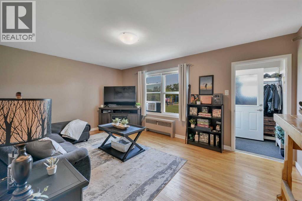37 Poplar Crescent - Image 4