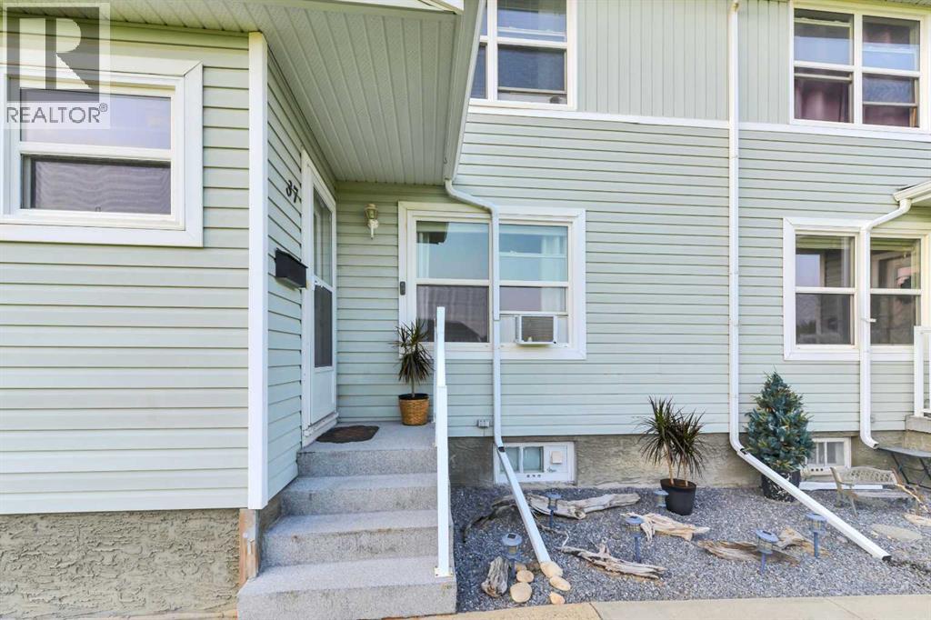 37 Poplar Crescent - Image 32