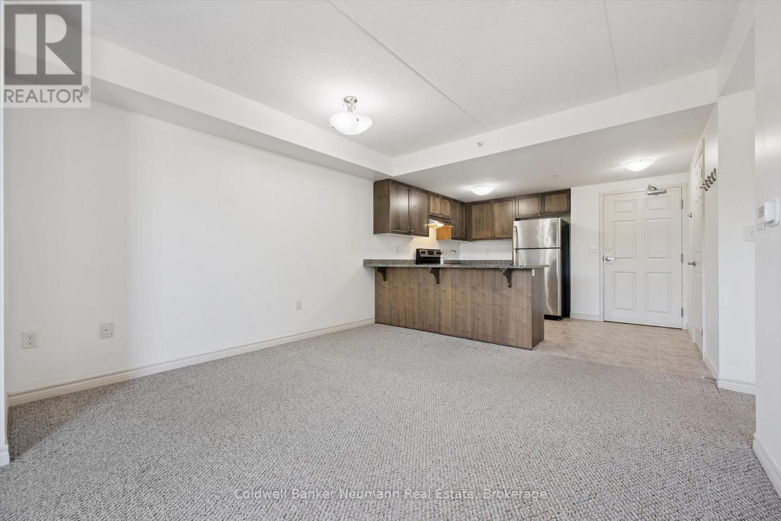 #301 45 KINGSBURY SQUARE - Image 11