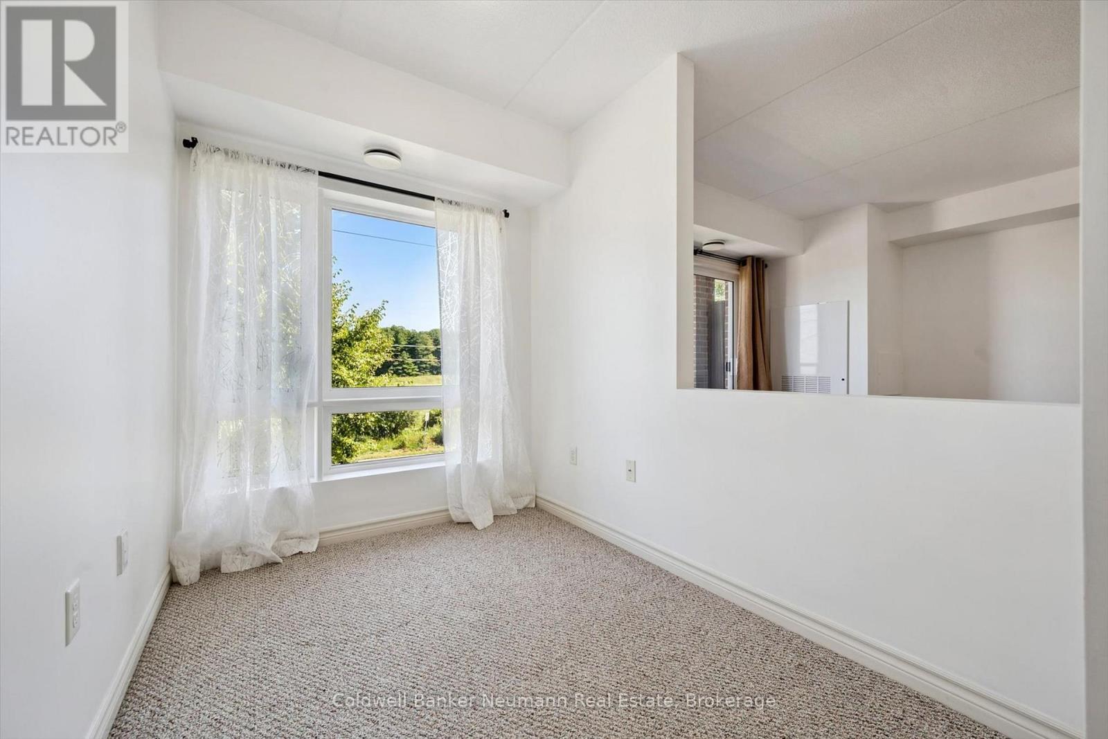 #301 45 KINGSBURY SQUARE - Image 13