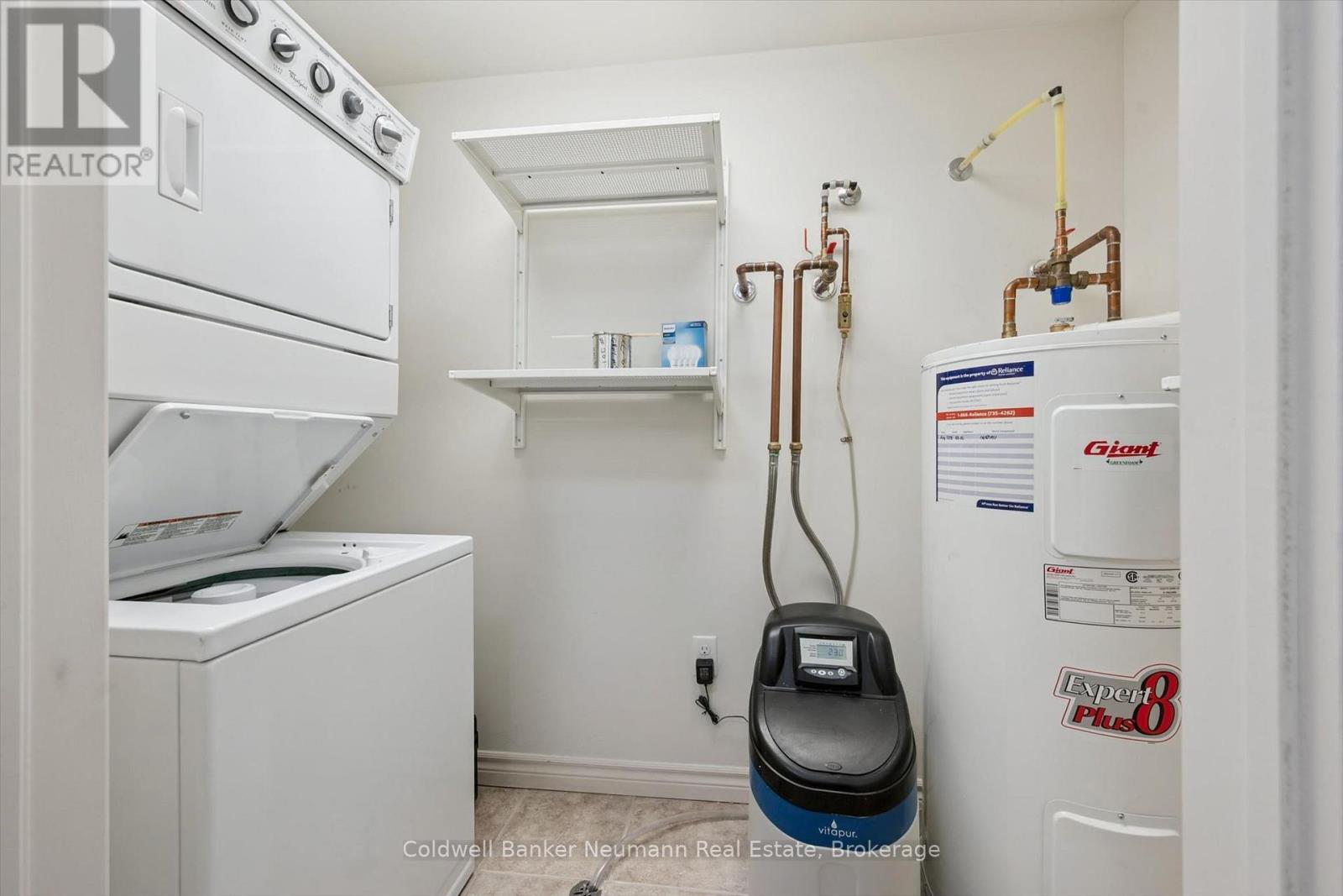 #301 45 KINGSBURY SQUARE - Image 19