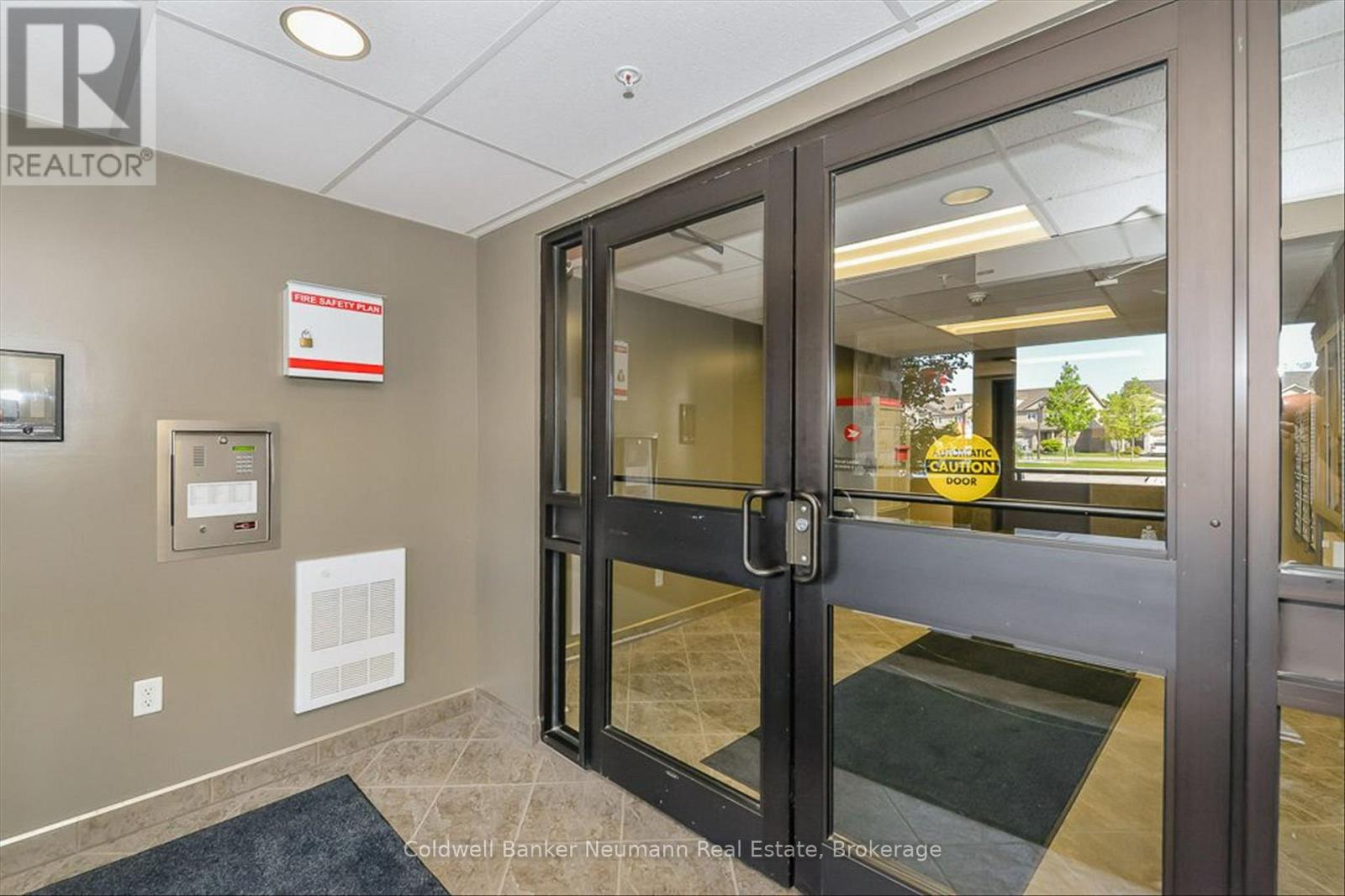 #301 45 KINGSBURY SQUARE - Image 26