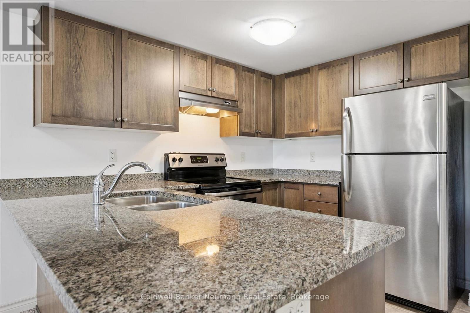 #301 45 KINGSBURY SQUARE - 3
