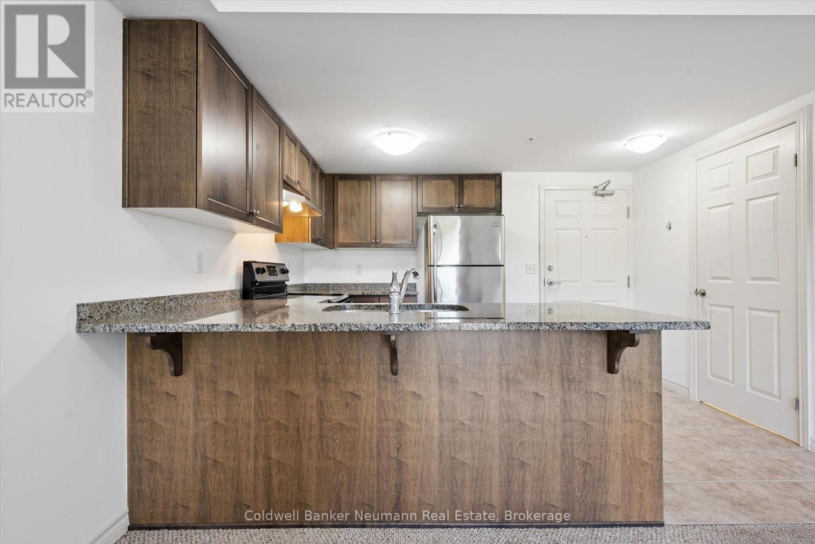#301 45 KINGSBURY SQUARE - 4