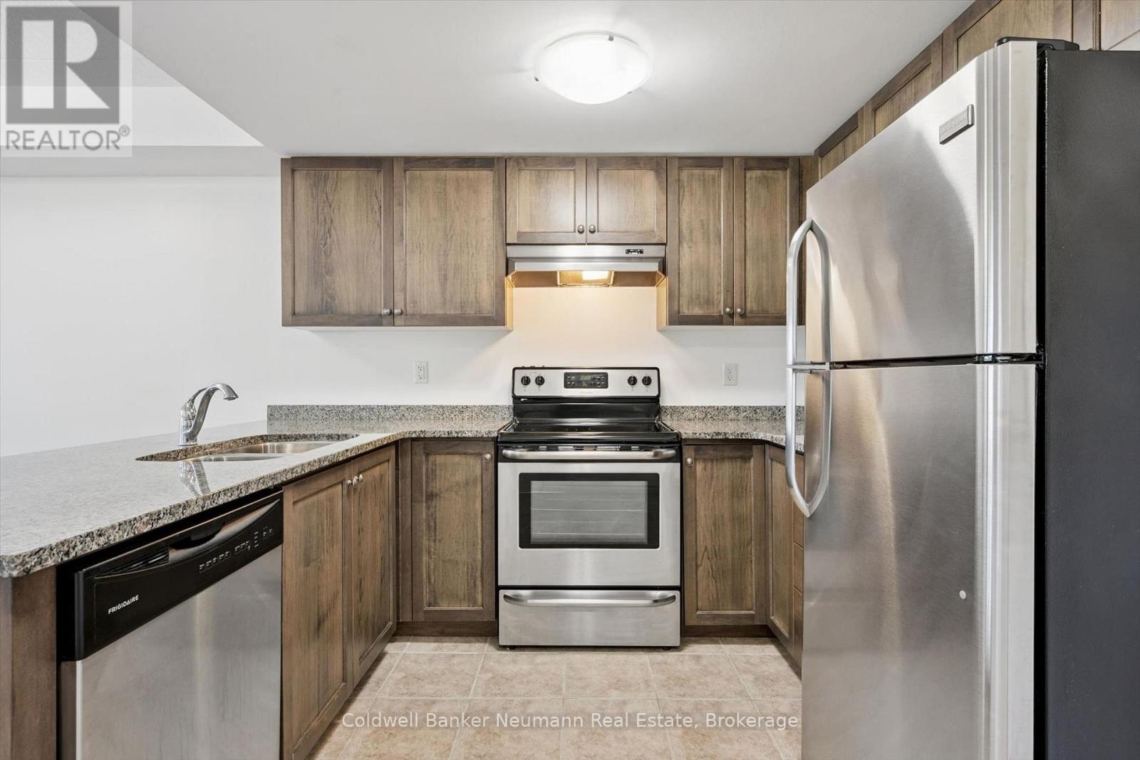 #301 45 KINGSBURY SQUARE - Image 7