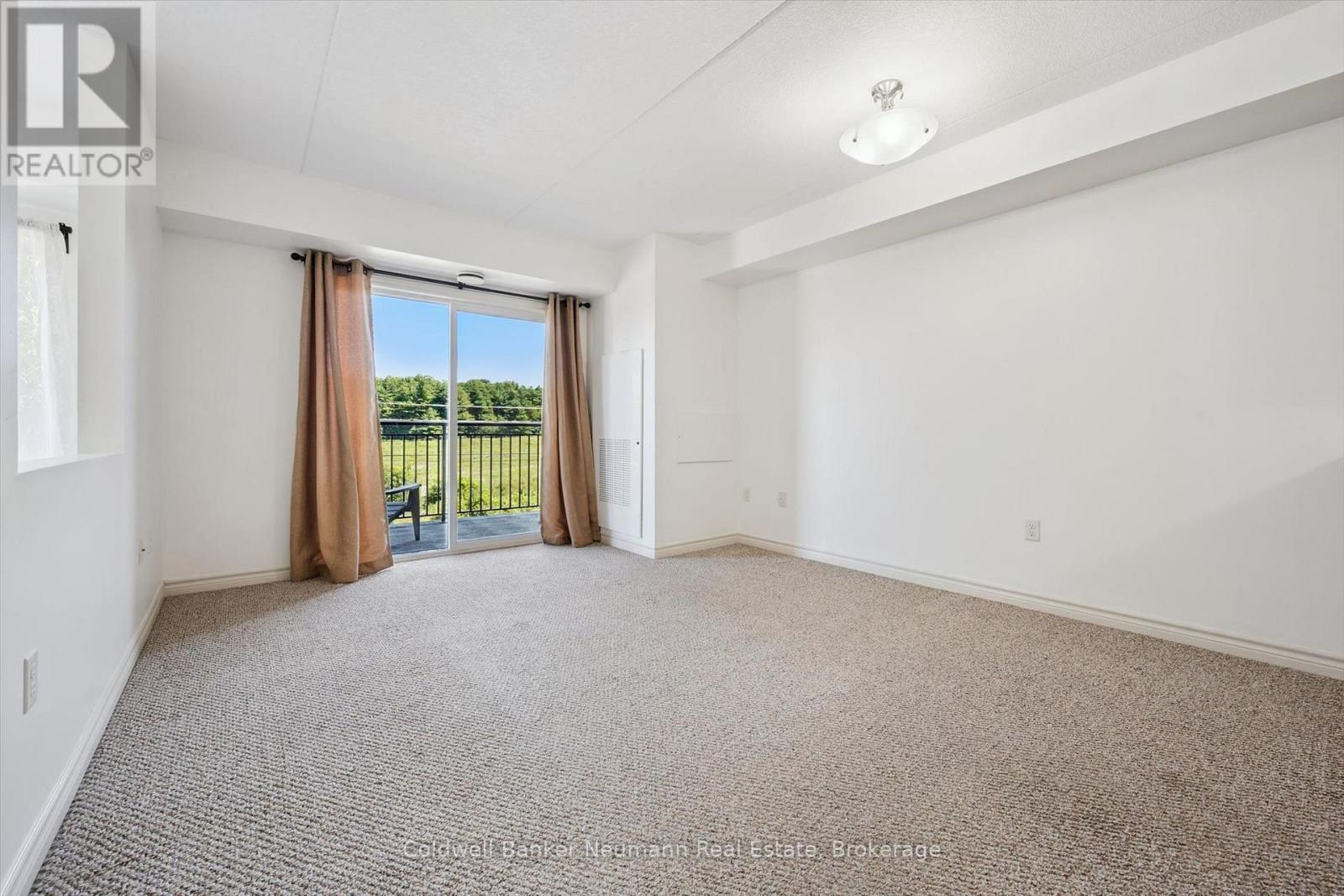 #301 45 KINGSBURY SQUARE - Image 9