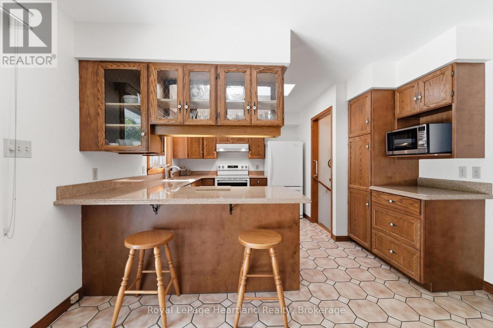 24 LEONARD DRIVE - Image 10