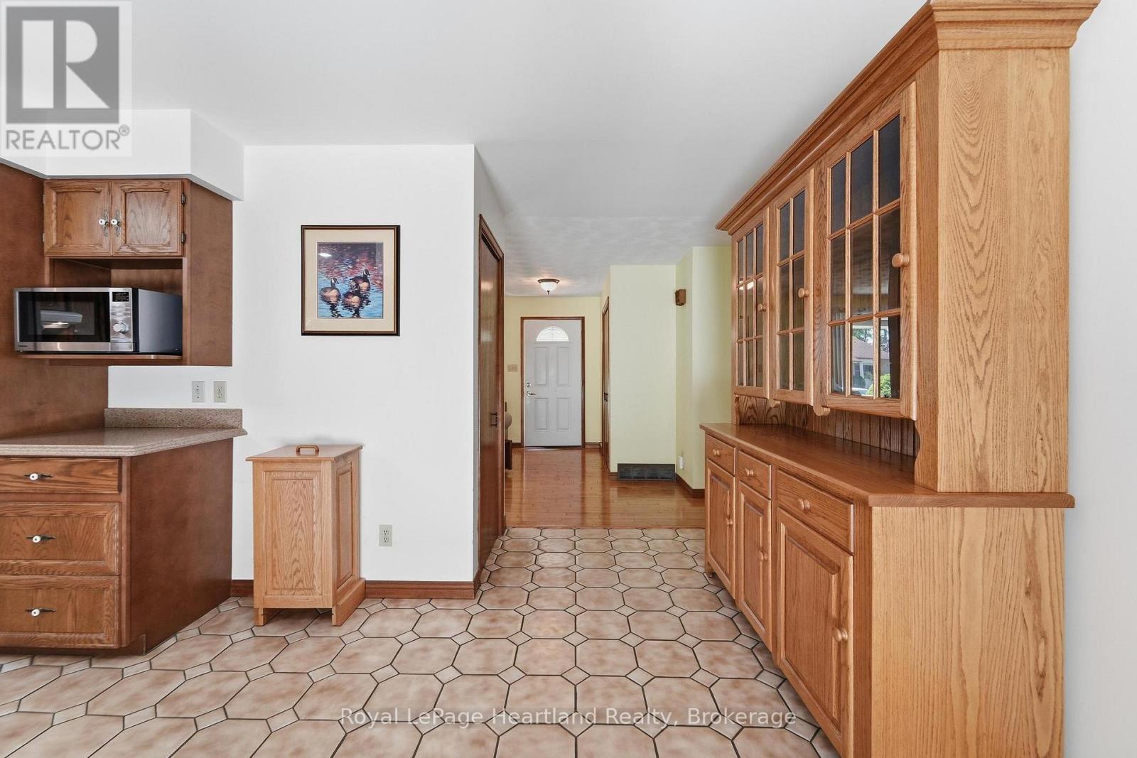 24 LEONARD DRIVE - Image 11