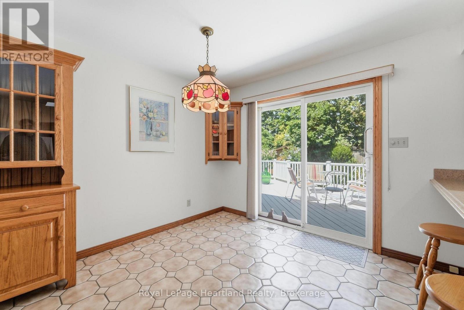 24 LEONARD DRIVE - Image 12