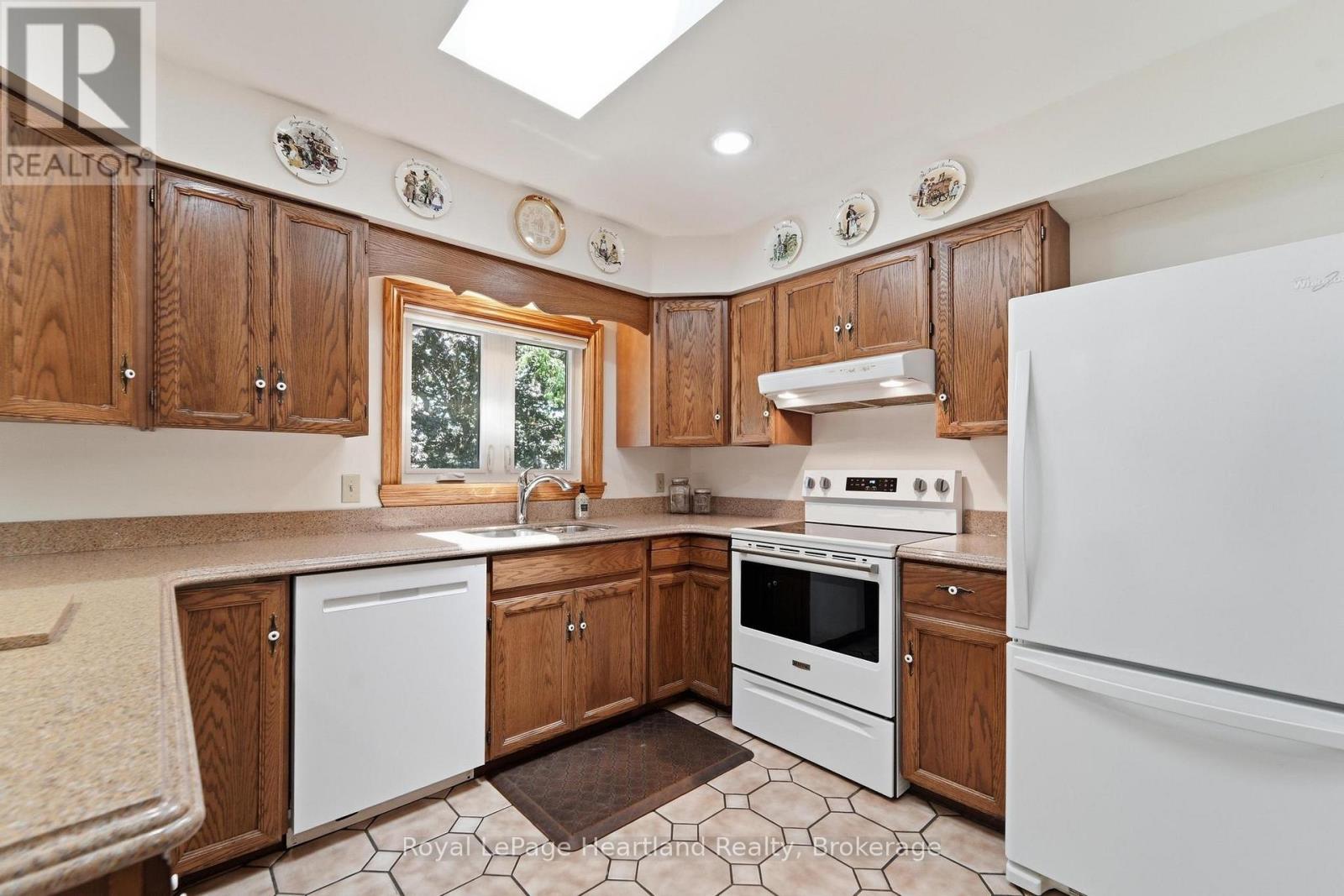24 LEONARD DRIVE - Image 14