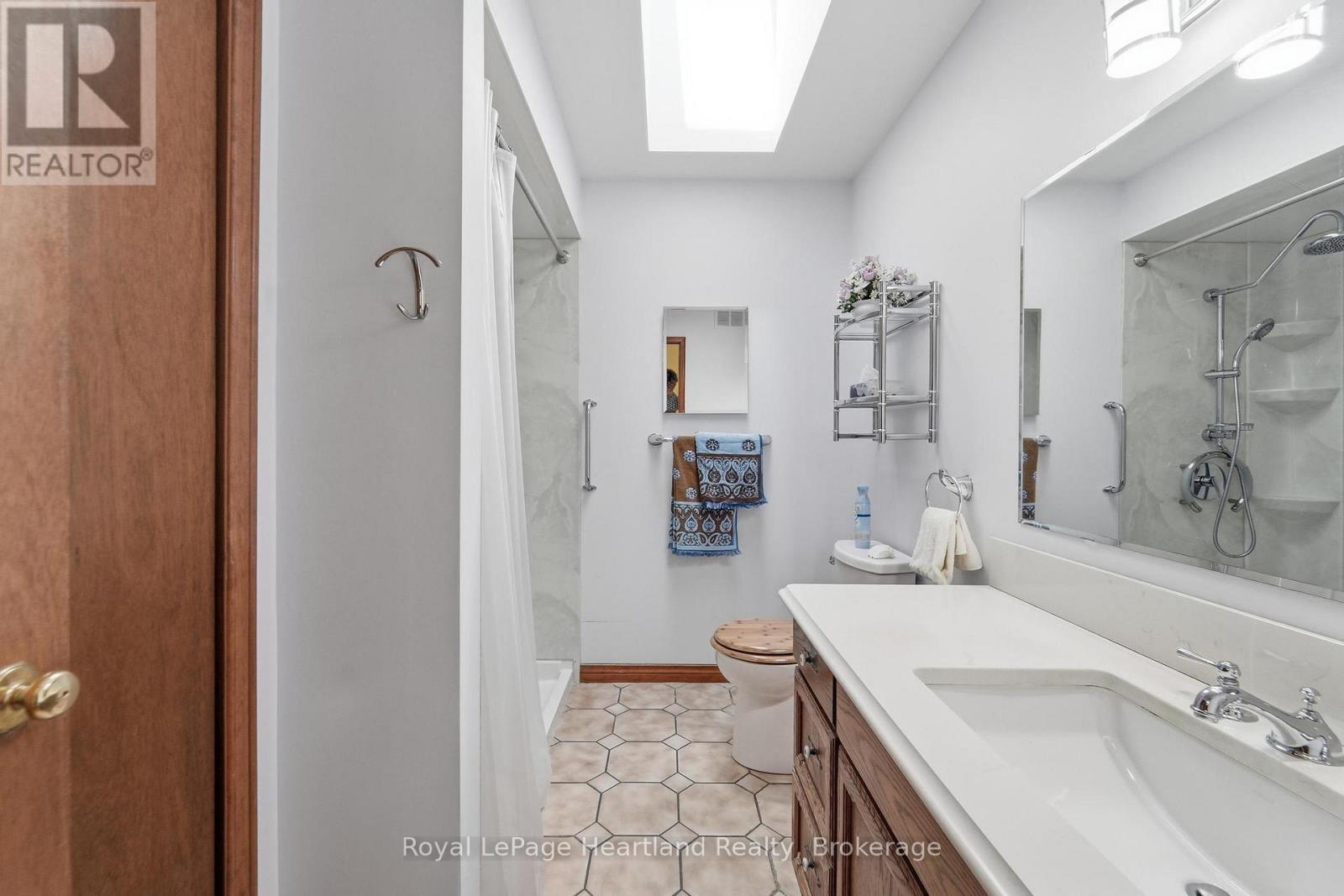 24 LEONARD DRIVE - Image 16