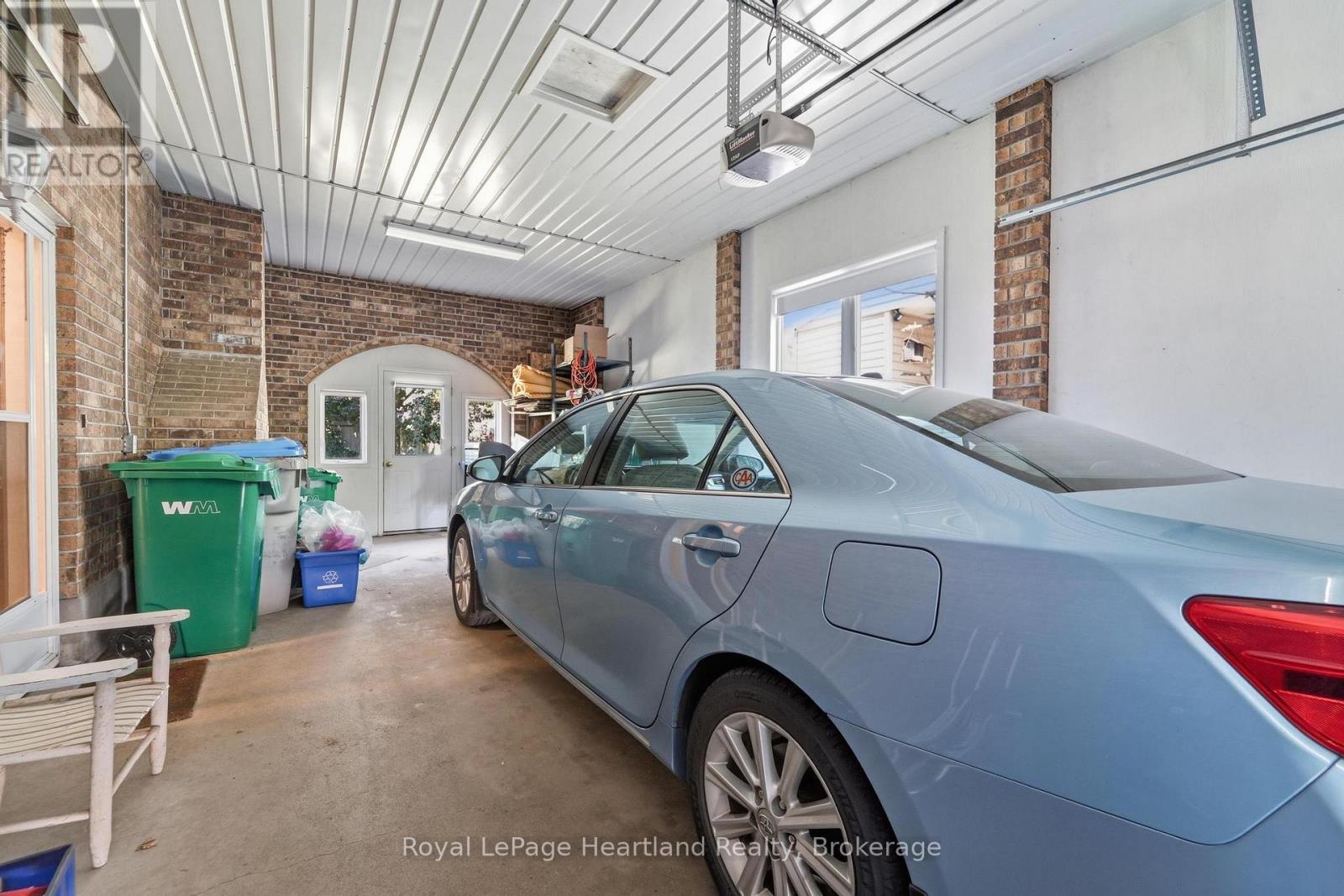 24 LEONARD DRIVE - Image 35