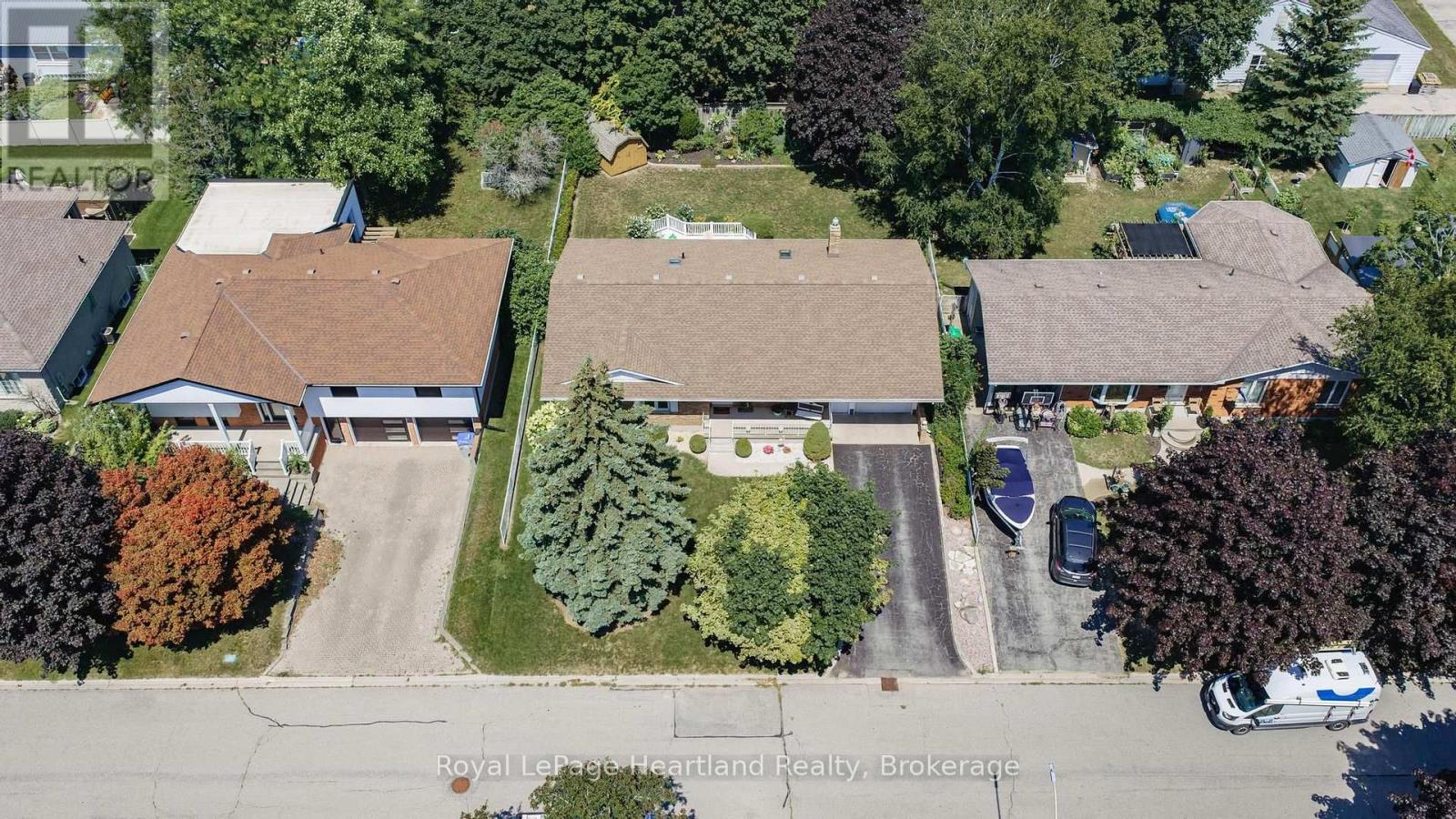 24 LEONARD DRIVE - Image 38