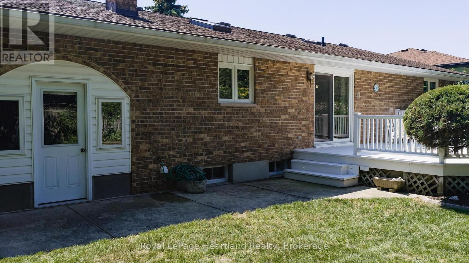 24 LEONARD DRIVE - Image 40