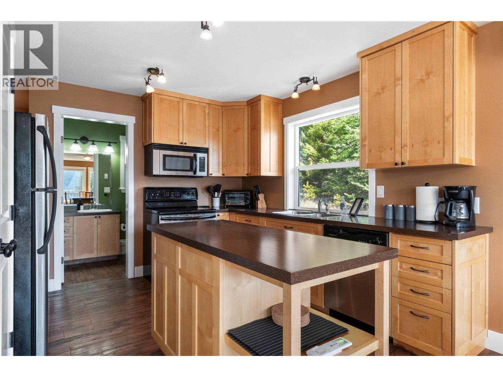 7577 Squilax Anglemont Road - 19