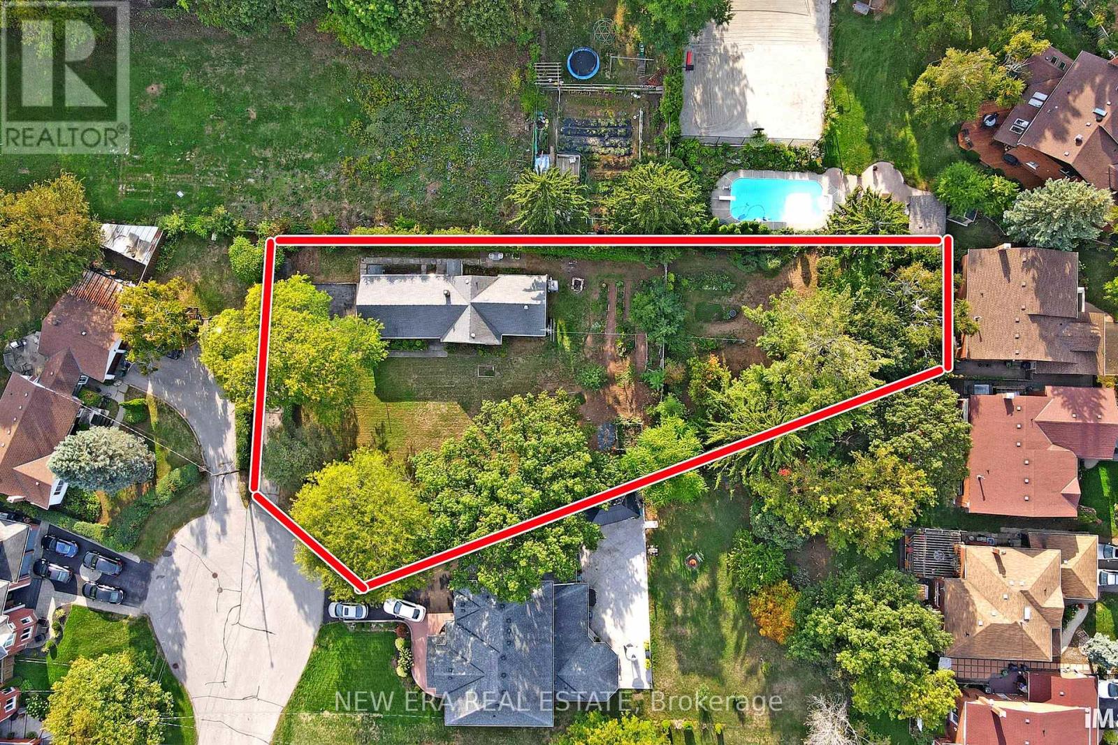28 THOMAS AVENUE