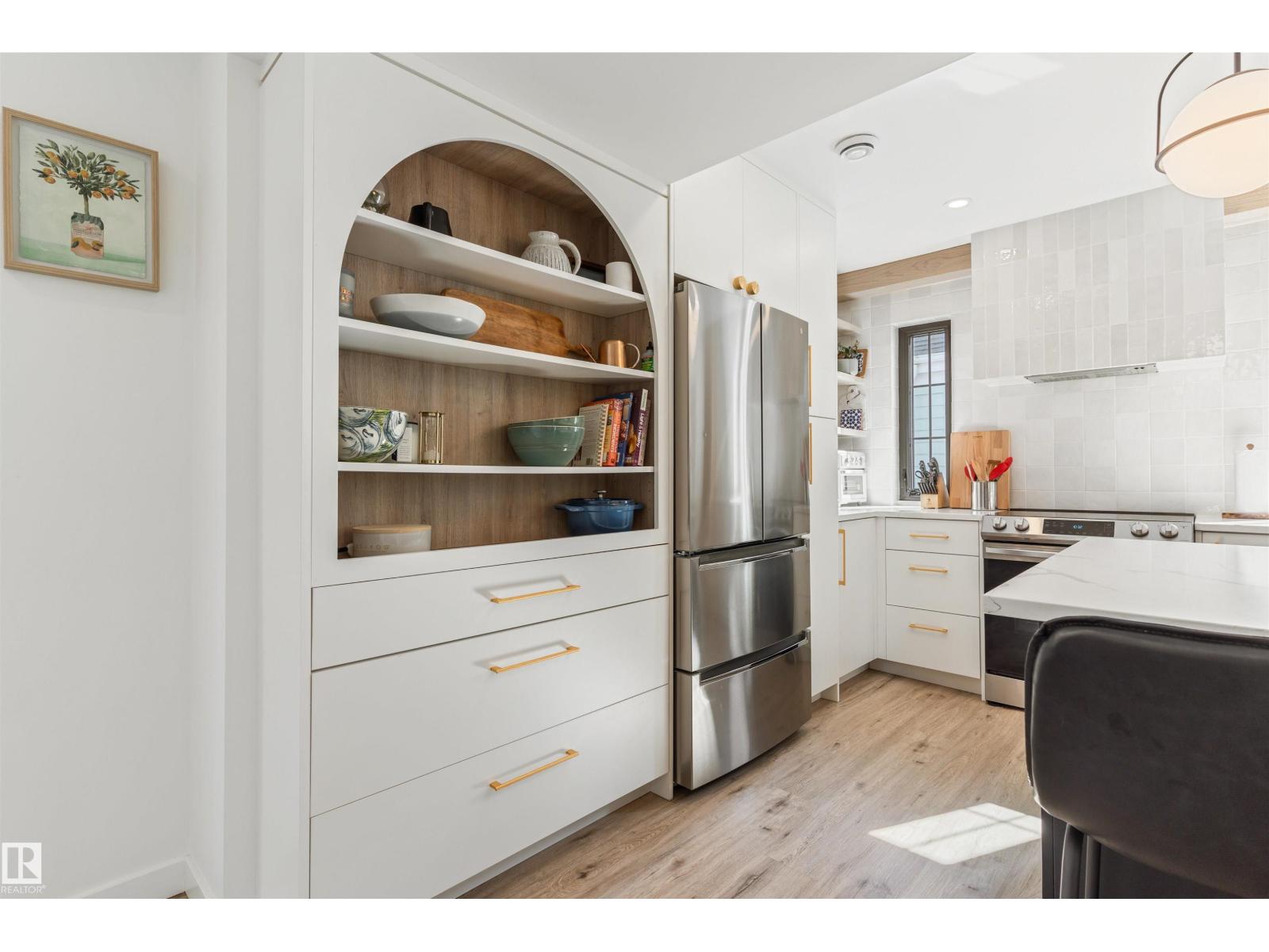 9342 74 AV NW - 12