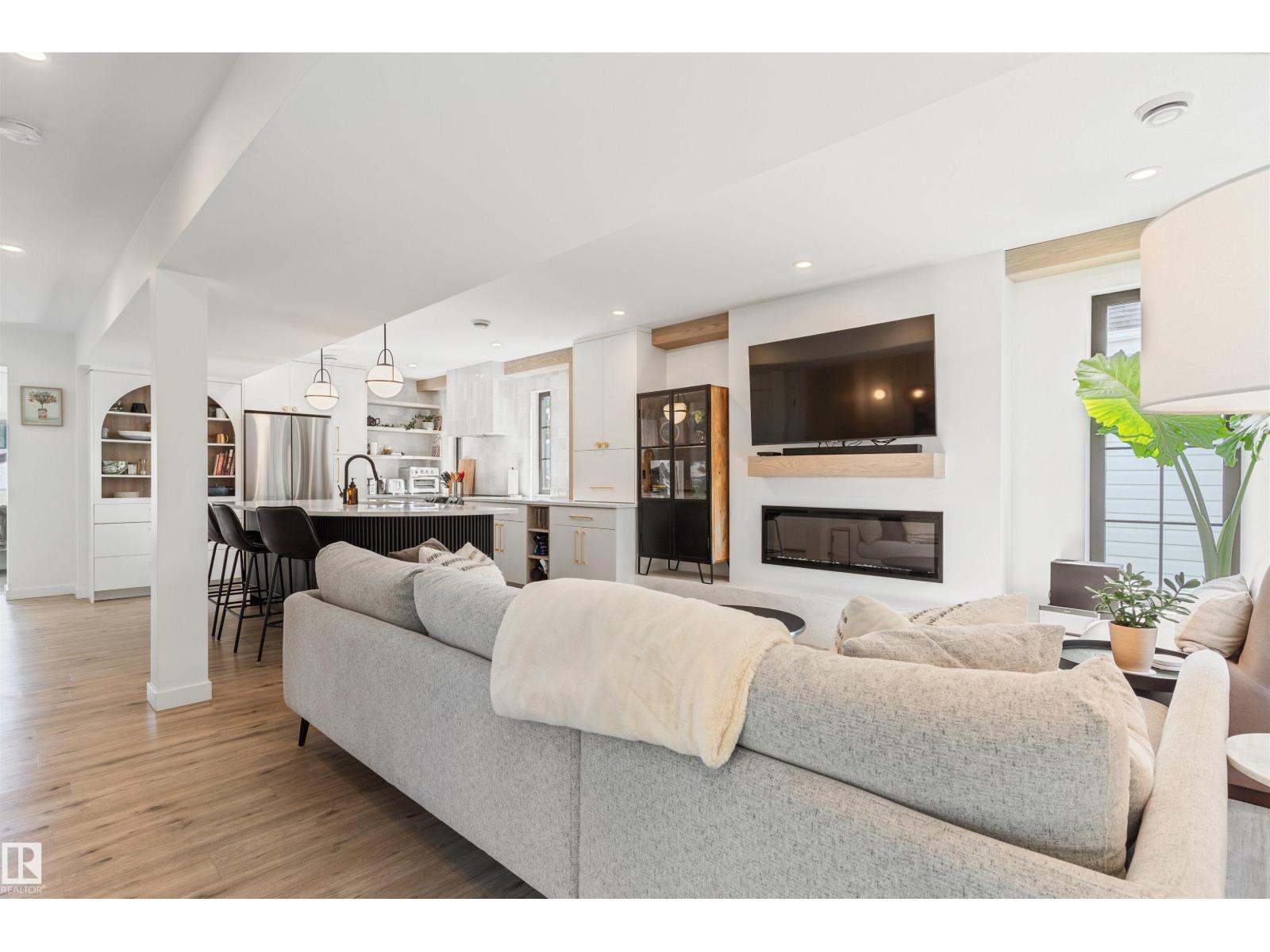 9342 74 AV NW - Image 6