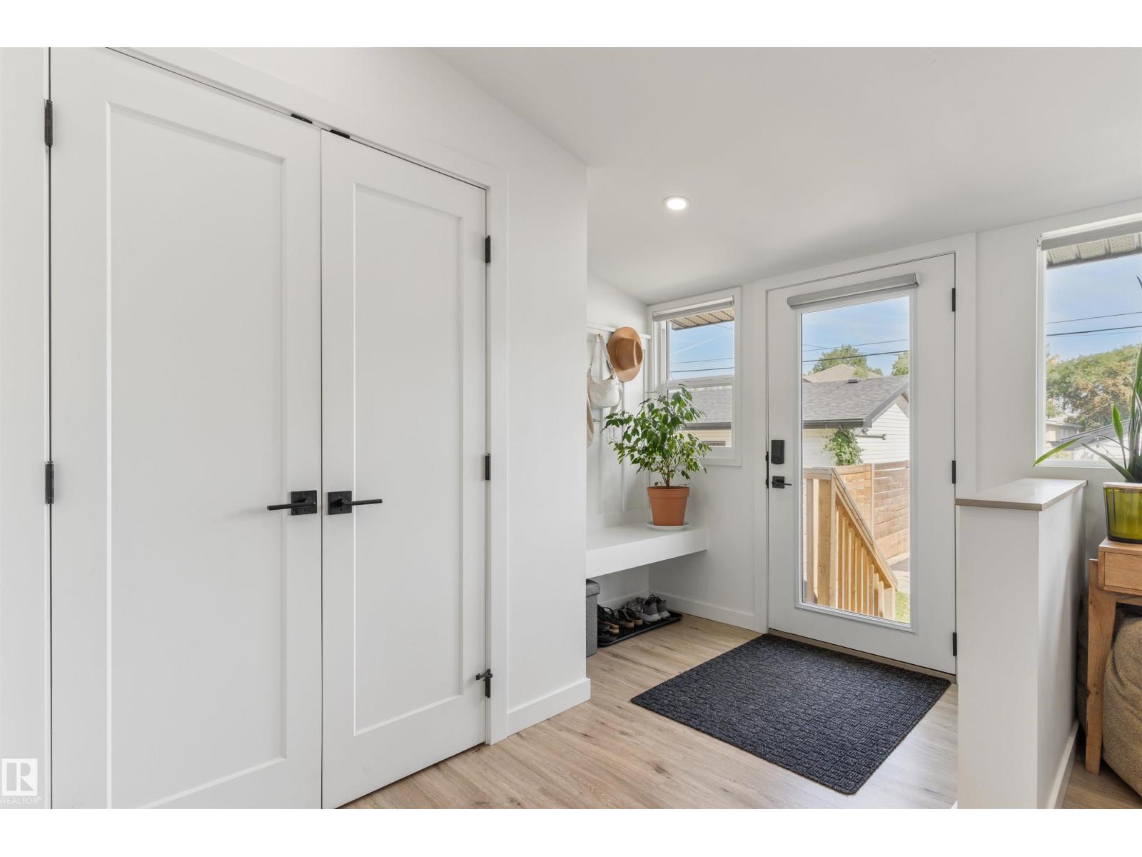 9342 74 AV NW - 13