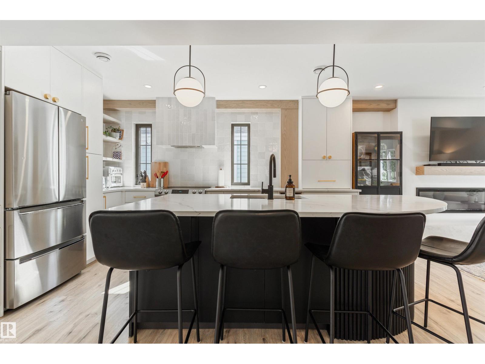 9342 74 AV NW - Image 8