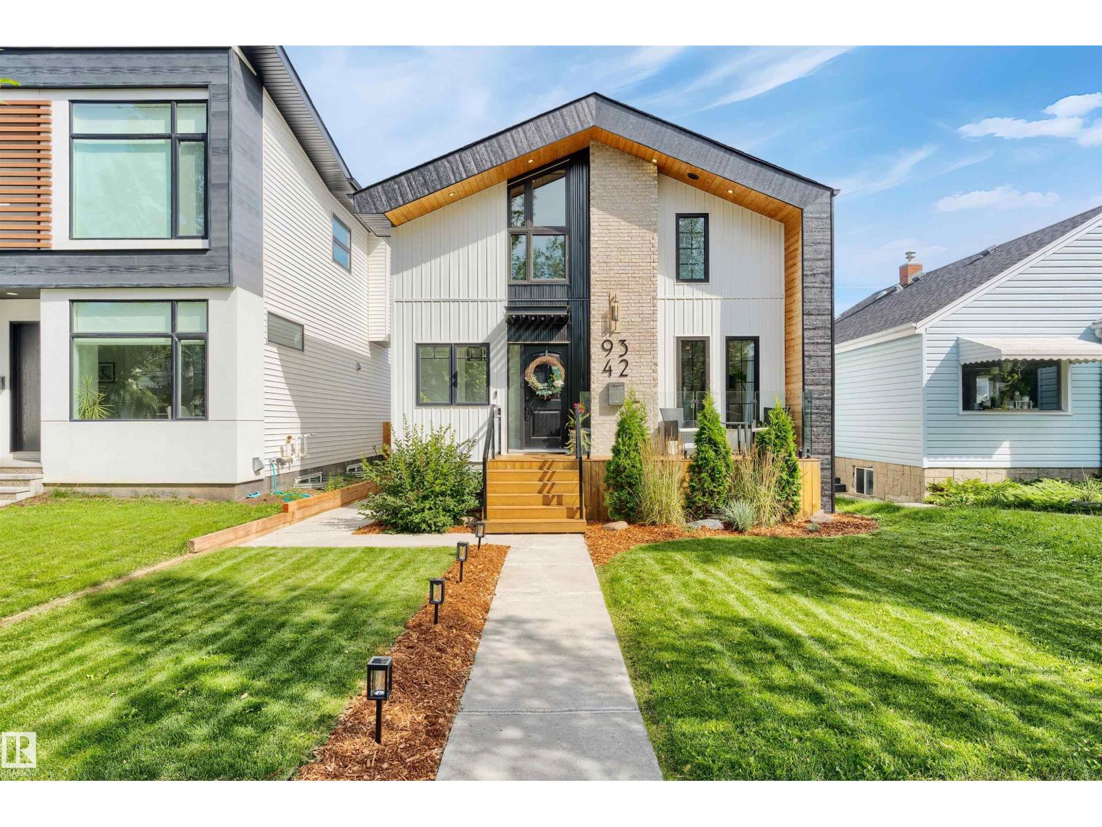9342 74 AV NW - 2