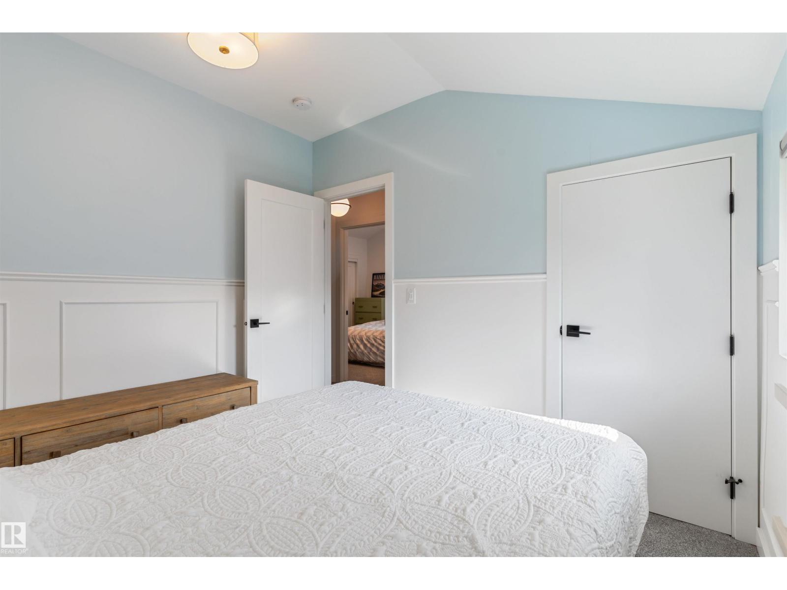 9342 74 AV NW - 25
