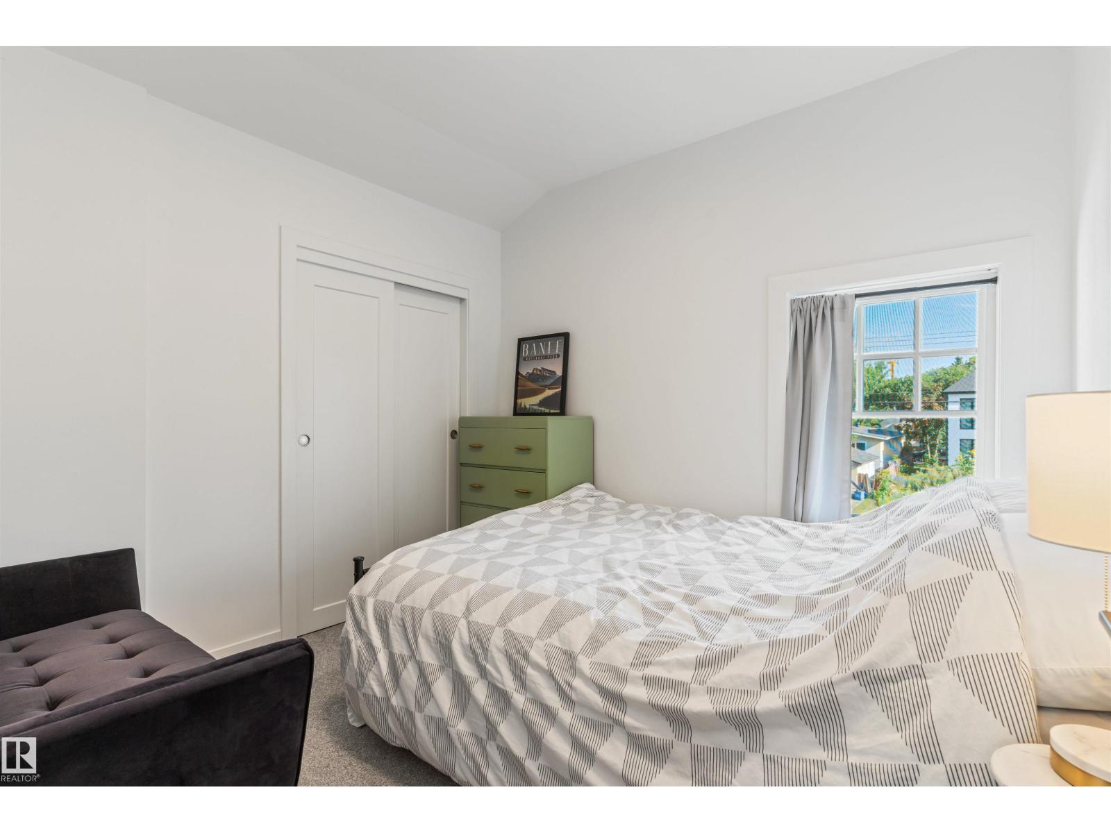 9342 74 AV NW - 26
