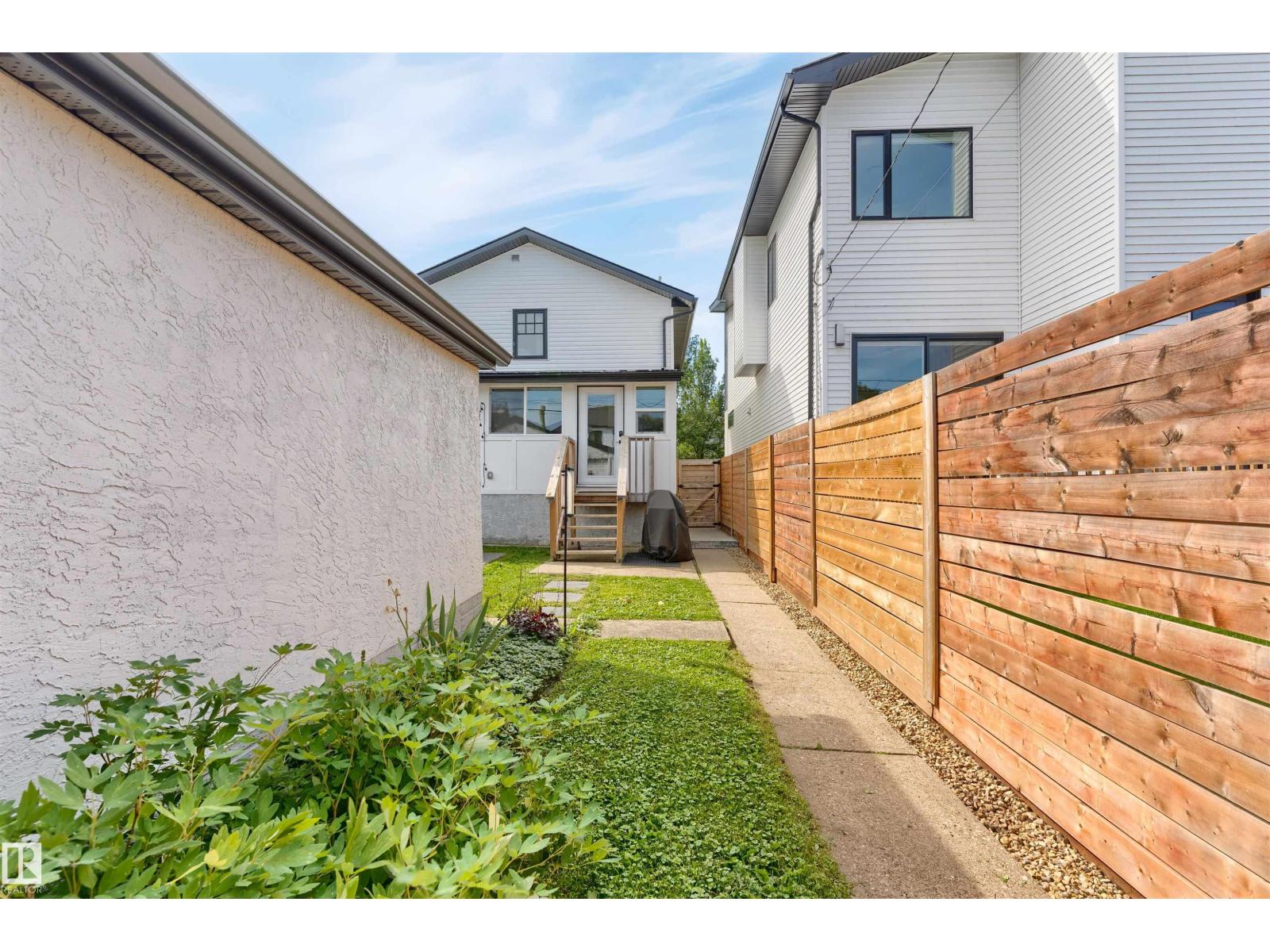 9342 74 AV NW - 41
