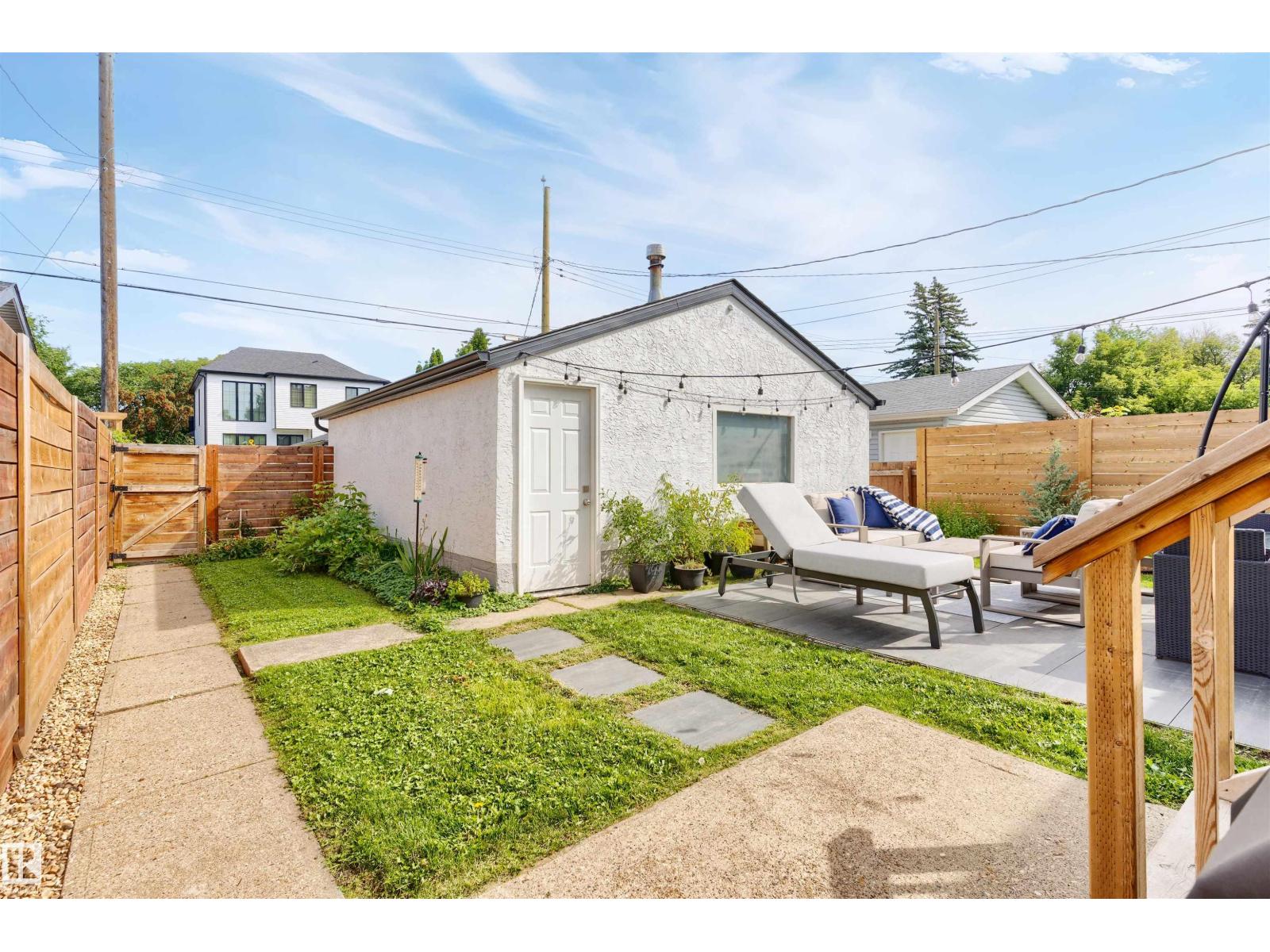 9342 74 AV NW - 39