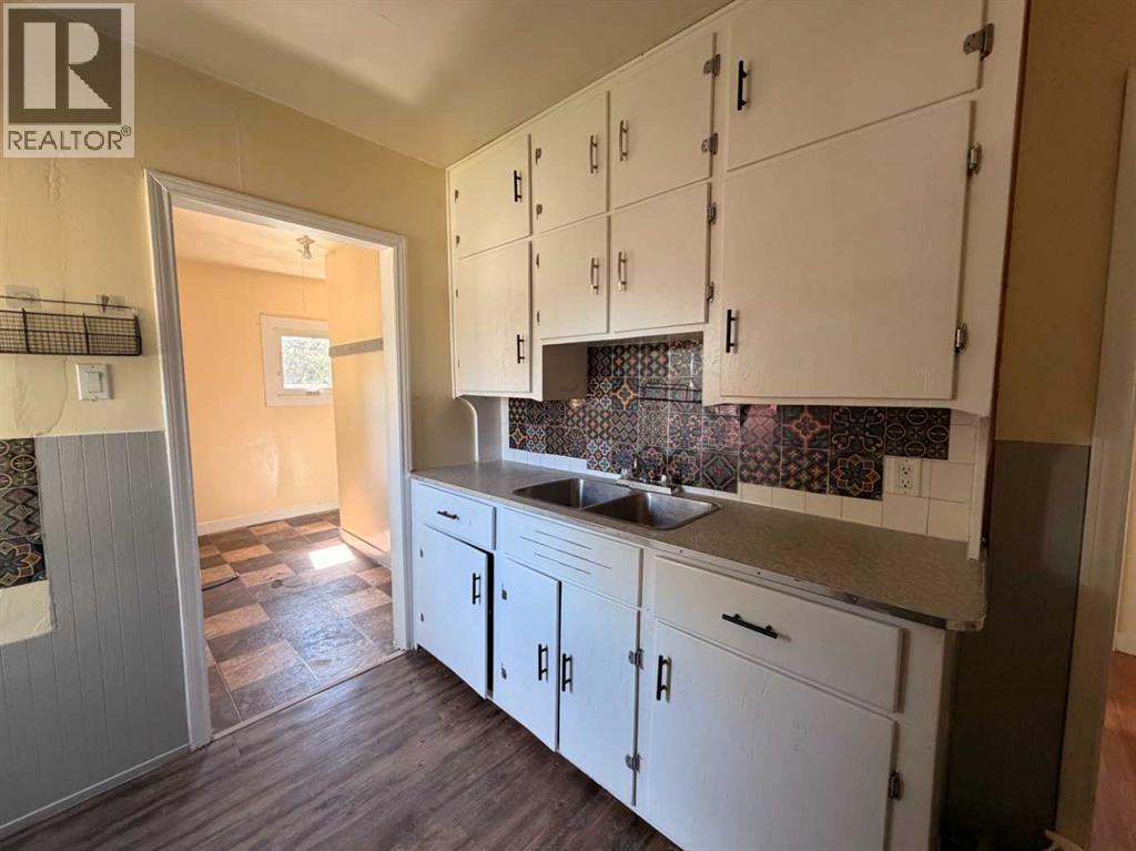 737 6 Avenue - Photo 17