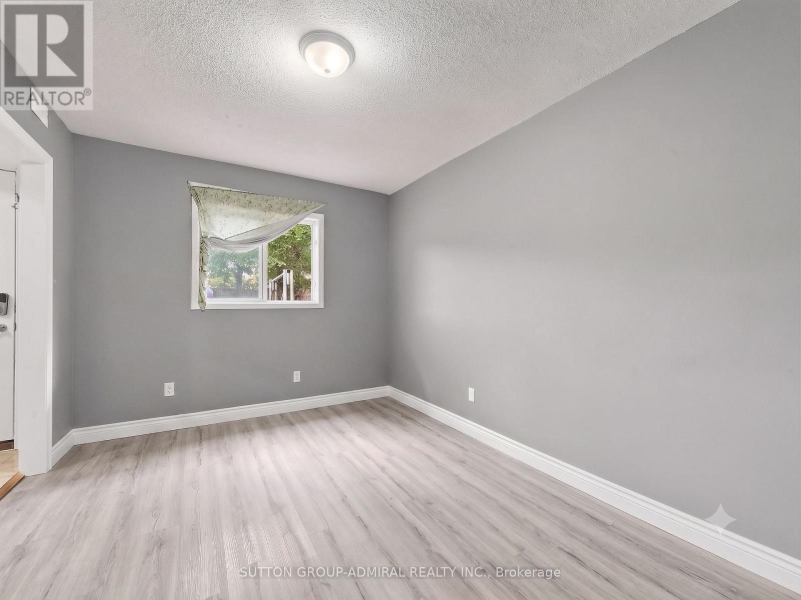 150 CENTRE STREET S - 26