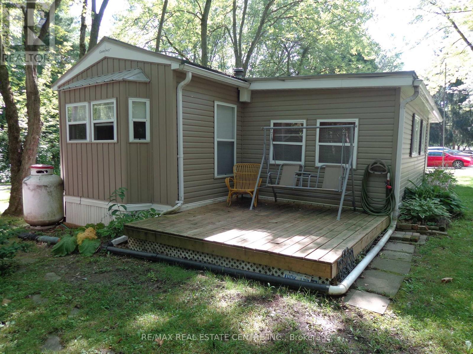 #422 1652 PUDDICOMBRE ROAD - 33
