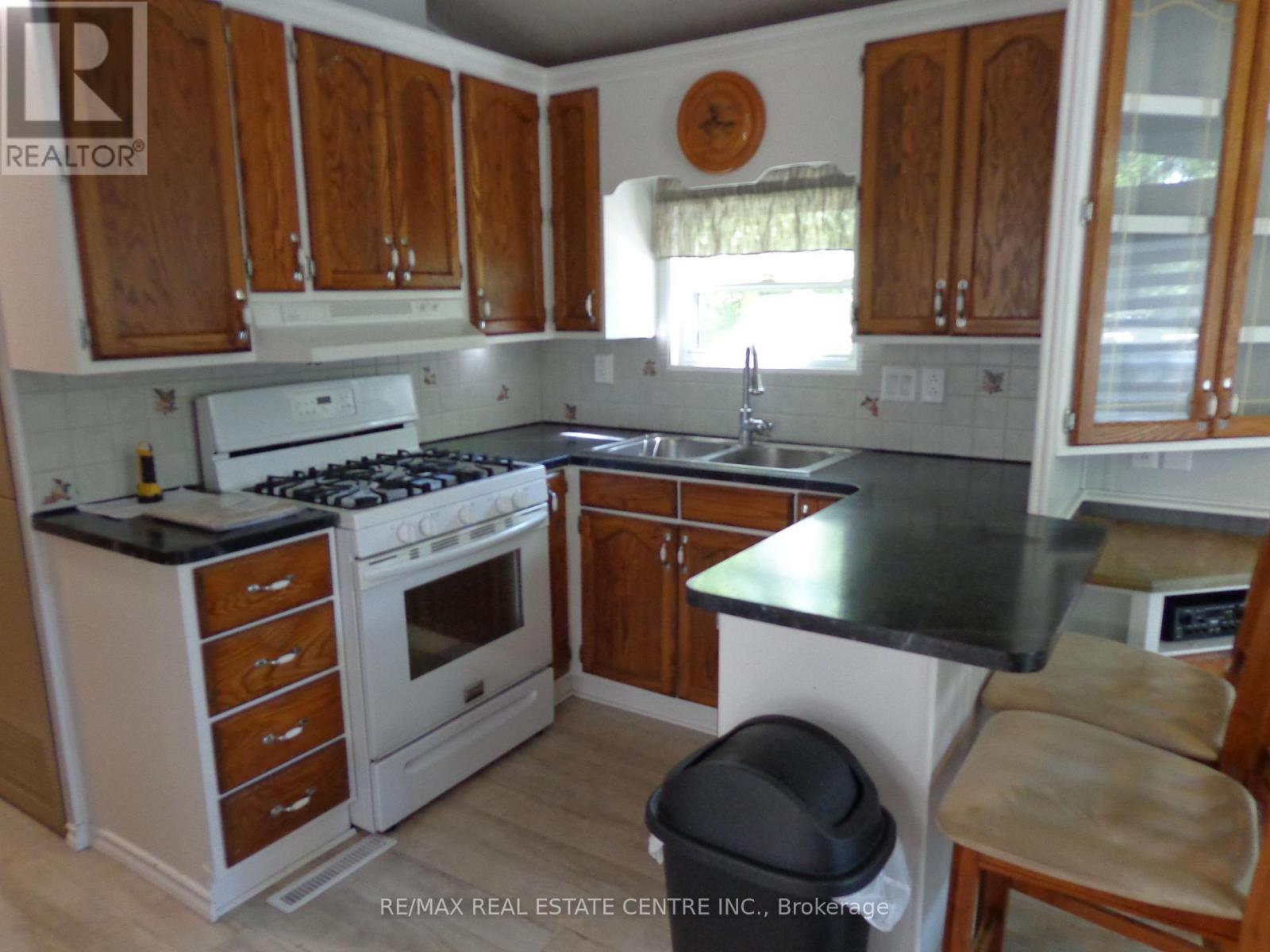 #422 1652 PUDDICOMBRE ROAD - 8