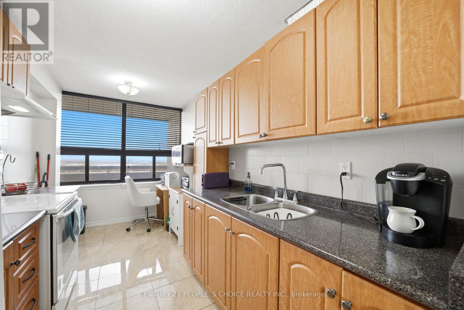 #2109 18 KNIGHTSBRIDGE ROAD - 9