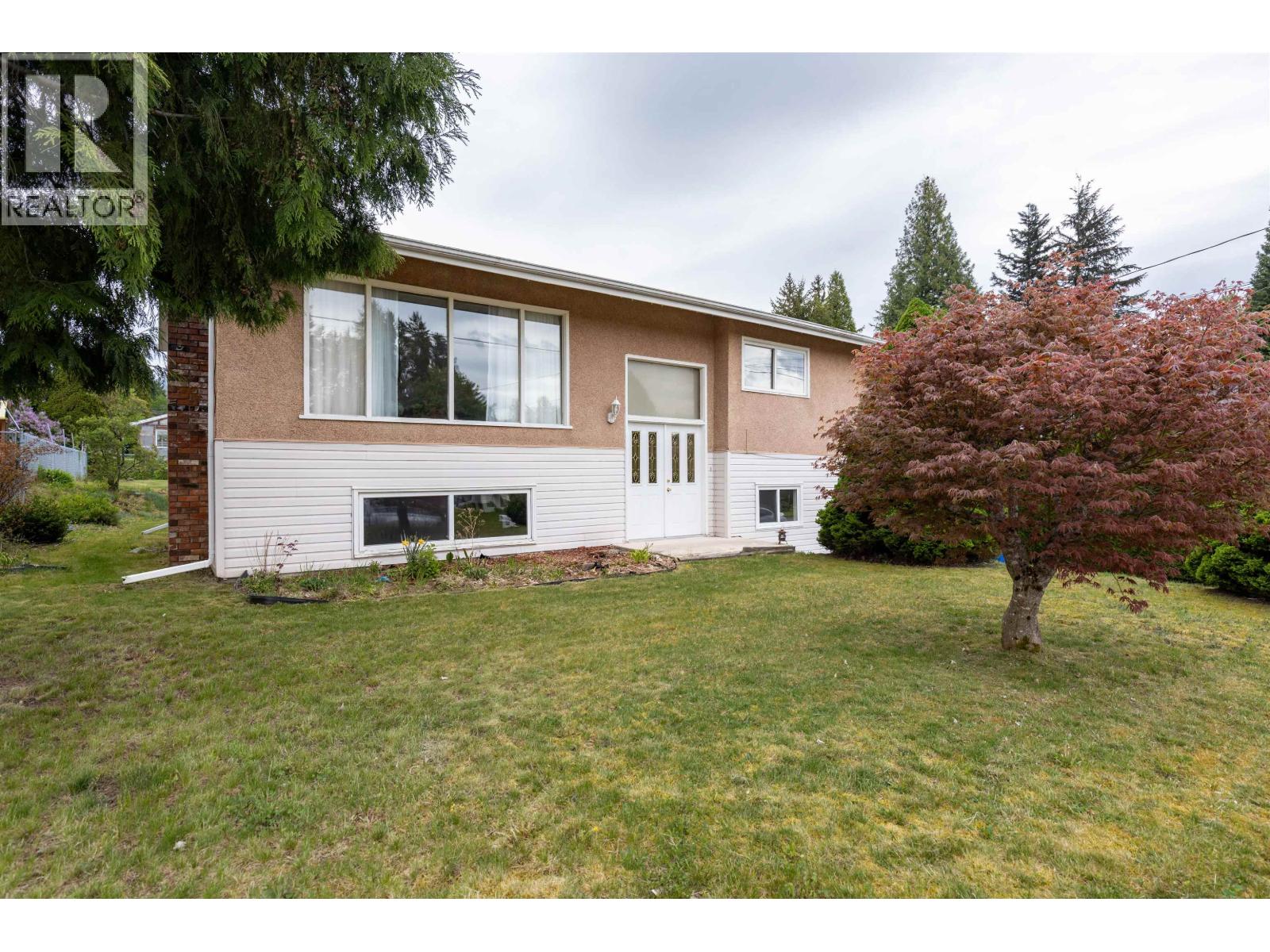 2214 EVERGREEN Street, Terrace